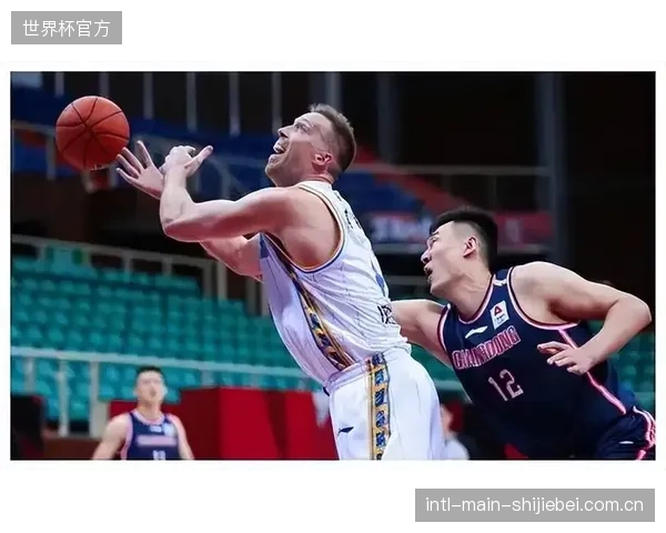 上海队半决赛成功限制周琦发挥，高强度内线对抗成淘汰北京队主因。